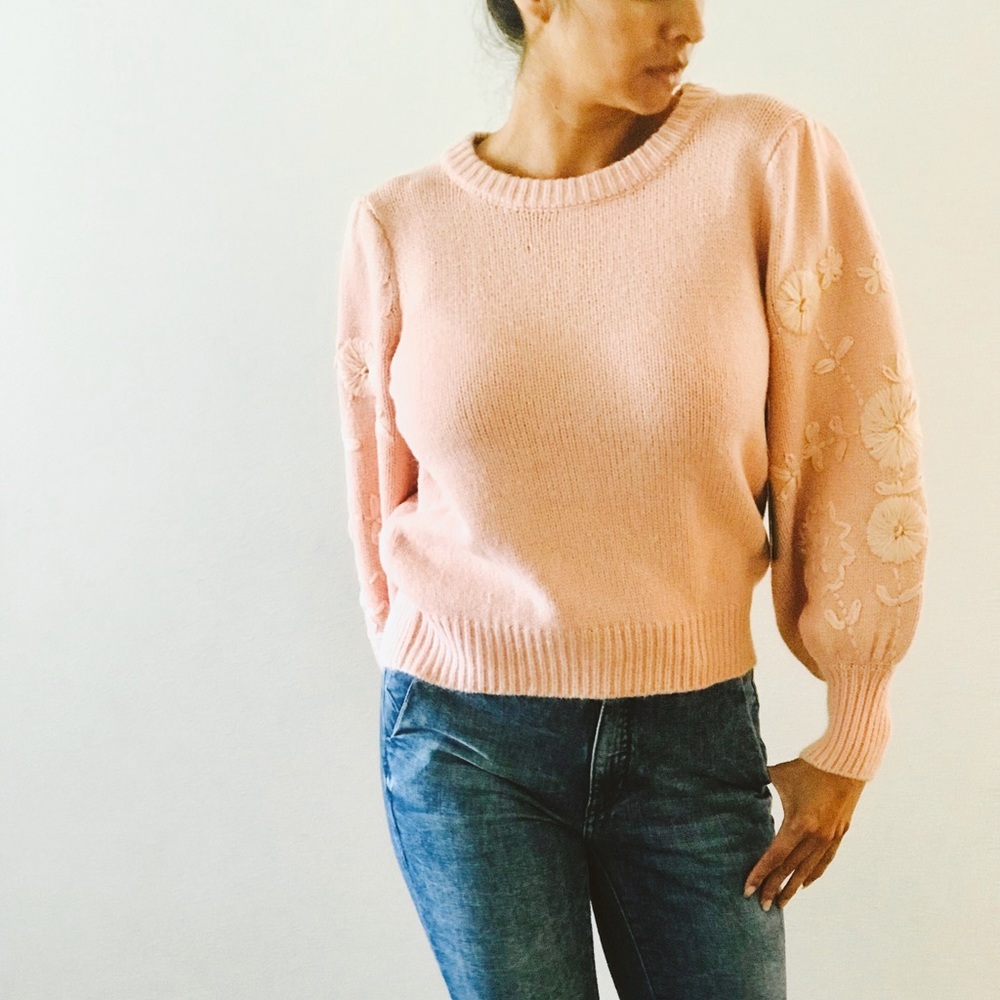 NWT pink embroidered sweater size Medium